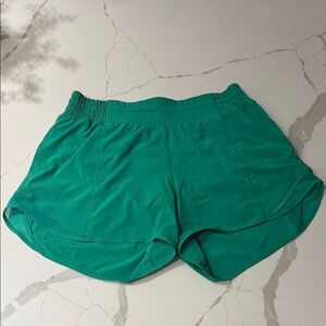 Lululemon 4inch hotty hot color Kelly green